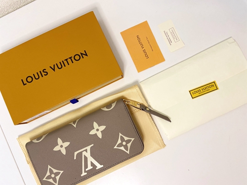 LVコピーウォレット着用イメージ